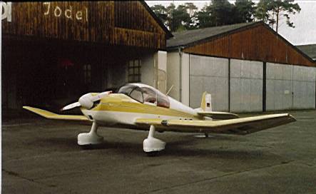 D-EHIE at Nittenau/Bruck Airport in front of her hangar, view from left front